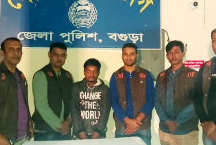 বগুড়ায় ছুরিকাঘাতের ঘটনায় বাবা-ছেলে গ্রেফতার  