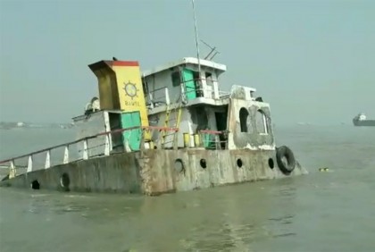 মোংলায় ৬০০ টন পাথর নিয়ে কার্গোডুবি