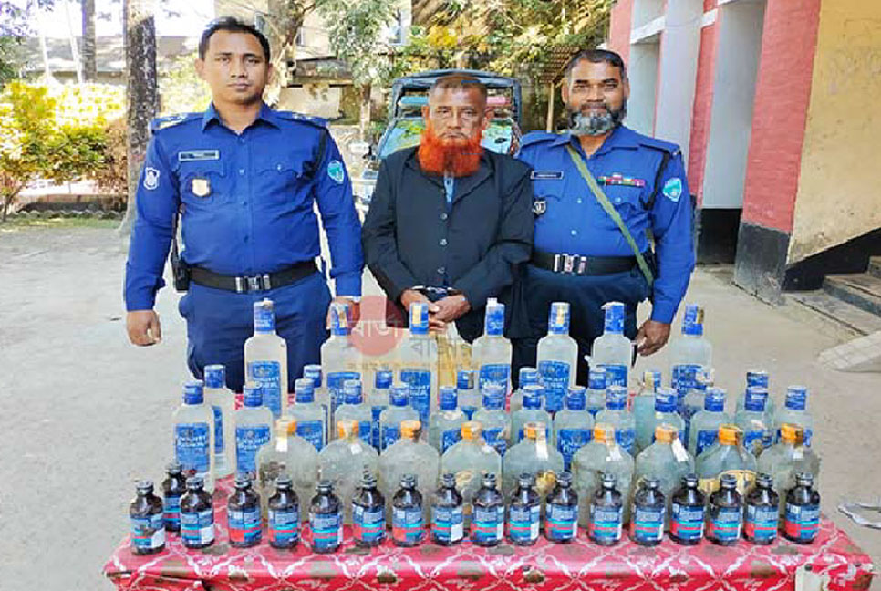 নবীনগরে ভারতীয় মদসহ মাদক কারবারি গ্রেফতার
