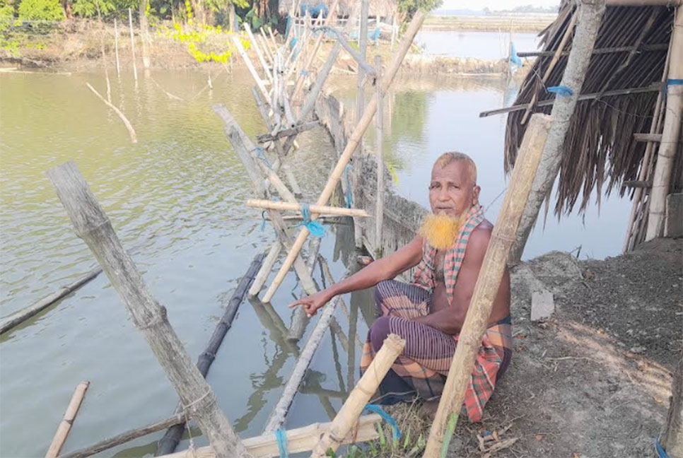 বাগেরহাটে সাঁকো কেটে পথ 
বিচ্ছিন্ন করলো দুর্বৃত্তরা 