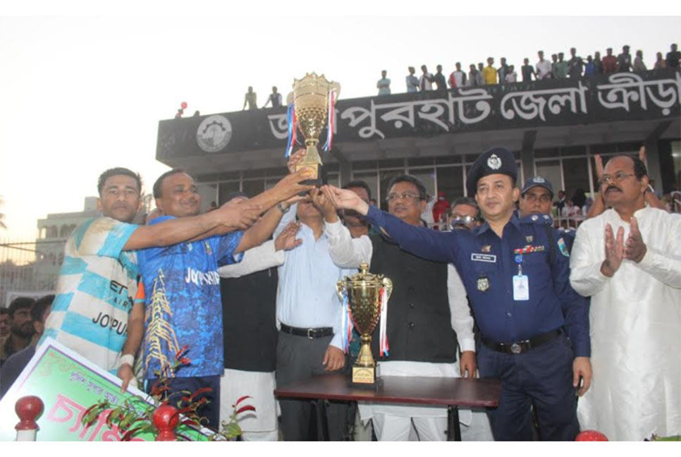 জয়পুরহাটে আন্তঃজেলা গোল্ডকাপ ফুটবল  টুর্নামেন্টের ফাইনাল অনুষ্ঠিত 