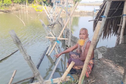 বাগেরহাটে সাঁকো কেটে পথ 
বিচ্ছিন্ন করলো দুর্বৃত্তরা 