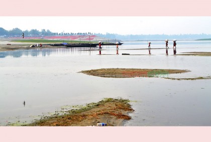 নদীর নাব্যতা সংকটে ভোগান্তিতে যমুনা পাড়ের মানুষ