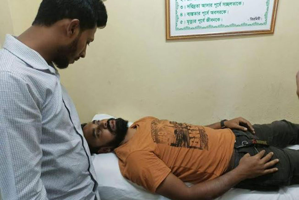 জবিতে ছাত্রদলের নেতাকে পেটালো ছাত্রলীগ