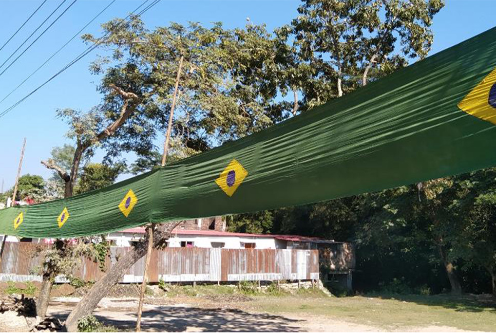এবার সরাইলে টাঙানো হলো ১৫০ ফুট লম্বা ব্রাজিলের পতাকা

