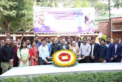 জাতির পিতার সমাধিতে বিডিইউ উপাচার্যের শ্রদ্ধা 
