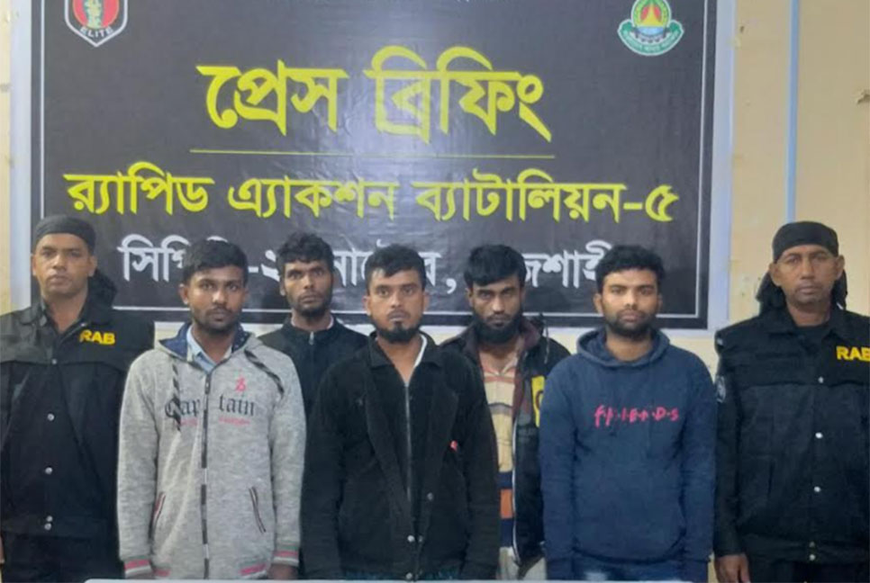 লালপুরে পর্নোগ্রাফি সংরক্ষণের দায়ে গ্রেফতার ৫