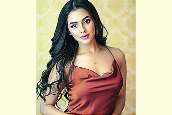 গোয়ায় ফারিয়ার রূপের ঝলক