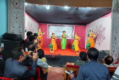 নেত্রকোনায় শিল্পকলার নজরুল মঞ্চে সাংস্কৃতিক পরিবেশনা 