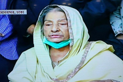 চিকিৎসা শেষে ৫ মাস পর দেশে ফিরলেন রওশন এরশাদ