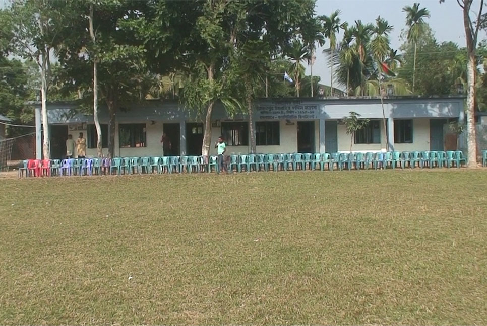 তাড়াশে মাদ্রাসা সুপারের বিরুদ্ধে নানা অনিয়মের অভিযোগ