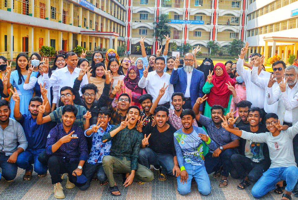 বগুড়ায় এসএসসি পরীক্ষায় জিলা স্কুল এগিয়ে