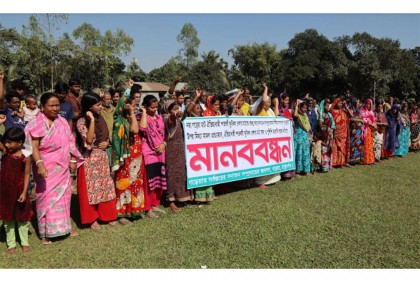
ঠাকুরগাঁওয়ে খেলার মাঠ রক্ষার দাবিতে মানববন্ধন ও বিক্ষোভ