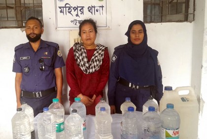 কুয়াকাটায় ৩৪ লিটার চোলাই মদসহ নারী গ্রেফতার