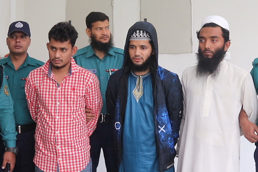 বন্ধুর হবু স্ত্রীকে ধর্ষণ-ভিডিও ধারণ মামলায় ইমামসহ ৩ জন কারাগারে 