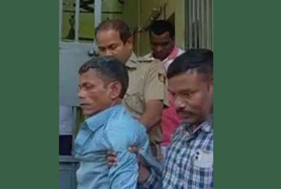 কাঠগড়া থেকে লাফিয়ে বিচারকের গলায় ছুরি ধরলেন আসামি, অতঃপর…