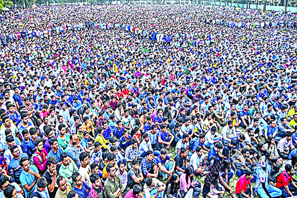 বাংলাদেশের ফুটবল উন্মাদনায় ফিফা অবাক