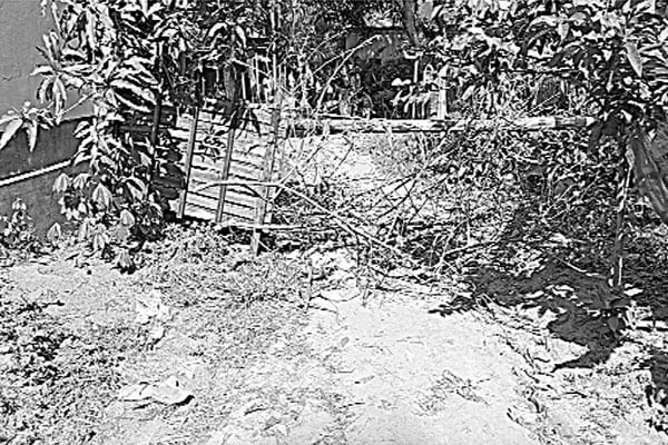 রাস্তা বন্ধ করে দেওয়ায় দুর্ভোগে ২৫ পরিবার