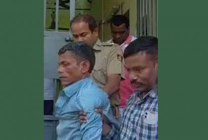 কাঠগড়া থেকে লাফিয়ে বিচারকের গলায় ছুরি ধরলেন আসামি, অতঃপর…