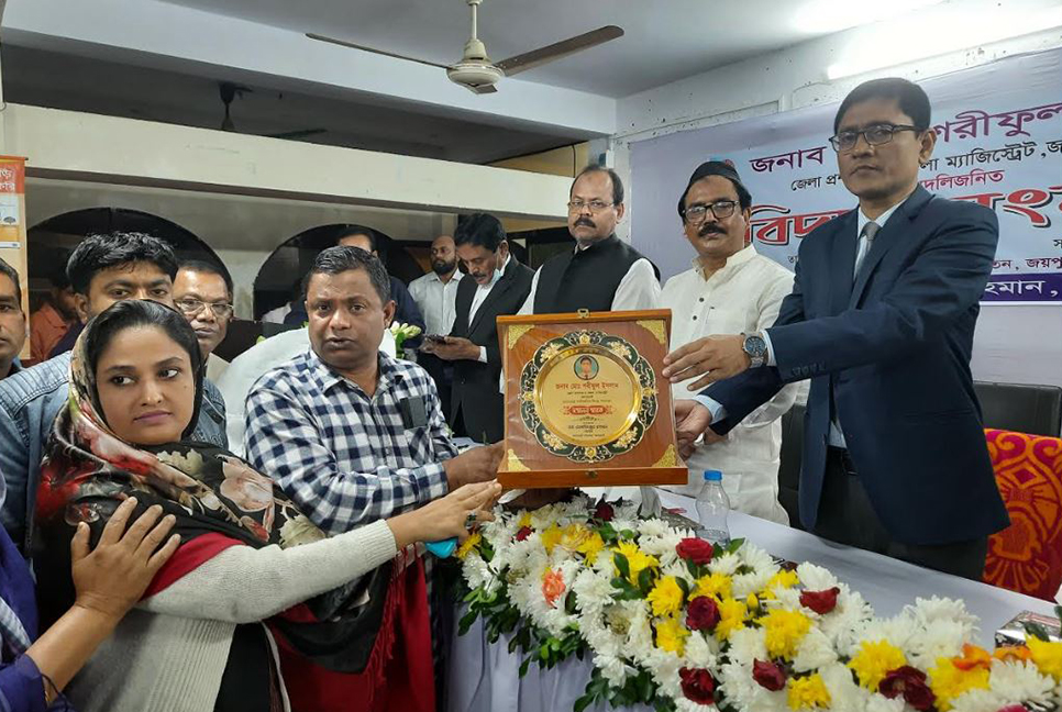জয়পুরহাটের জেলা প্রশাসক শরিফুল ইসলামকে বিদায় সংবর্ধনা