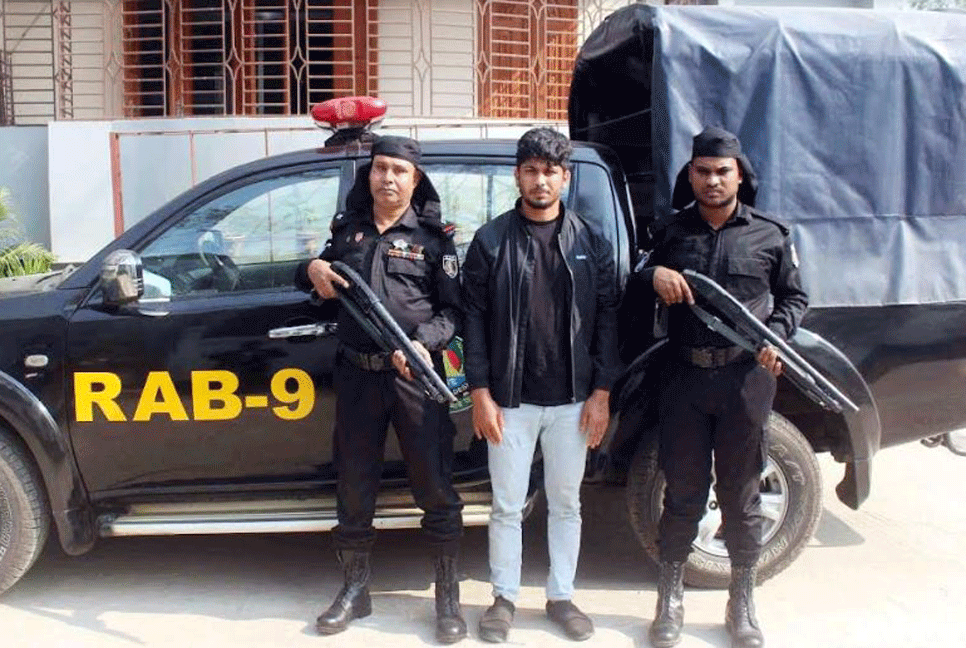 এক মিনিটে মোটরসাইকেল উধাও, চক্রের মূলহোতা গ্রেফতার