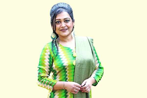 বাবাকে জেনে চিনে তাঁর গান গাইতে হবে
