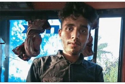 গুরুদাসপুরে অস্ত্রসহ যুবক আটক