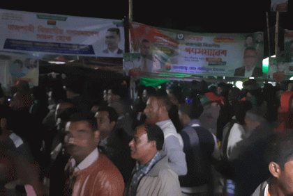রাজশাহীতে বিএনপির সমাবেশস্থলের পাশে উৎসব
