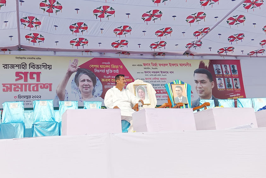 বিএনপির গণসমাবেশ মঞ্চে খালেদা জিয়া-তারেক রহমানের জন্য রাখা হয়েছে চেয়ার