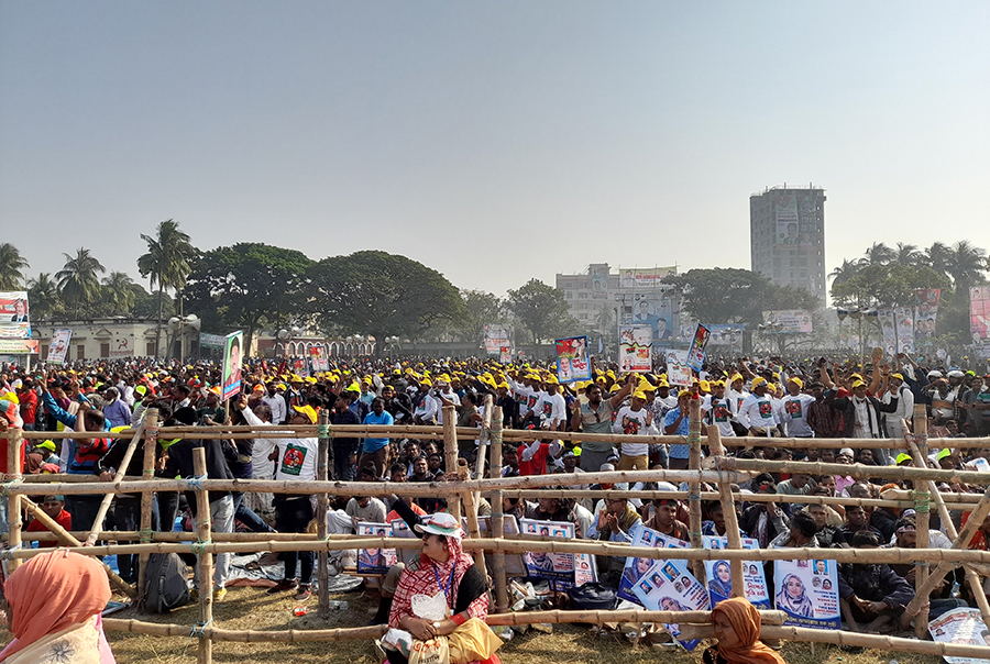 রাজশাহীর ঐতিহাসিক মাদরাসা মাঠে বিএনপি নেতাকর্মীদের ঢল
