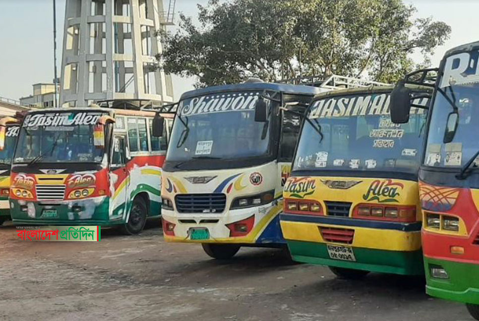 জয়পুরহাটে তৃতীয় দিনের মতো পরিবহন ধর্মঘট চলছে