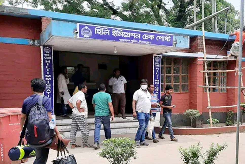 হিলি চেকপোস্টে স্বর্ণসহ ভারতীয় নারী আটক