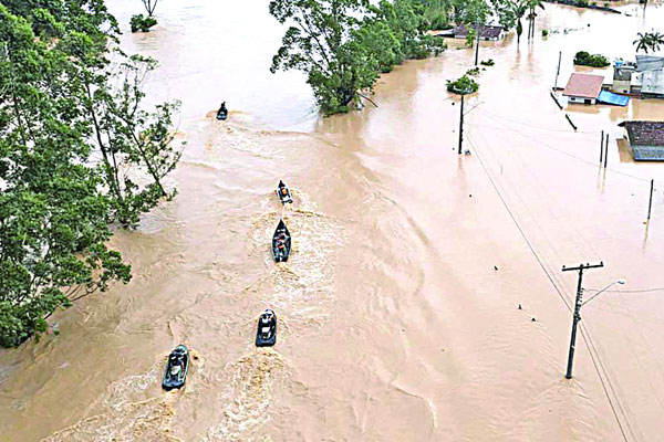 ব্রাজিলে ভয়াবহ বন্যা ও ভূমিধসে নিখোঁজ অর্ধশতাধিক