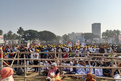 রাজশাহীর ঐতিহাসিক মাদরাসা মাঠে বিএনপি নেতাকর্মীদের ঢল