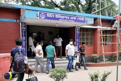হিলি চেকপোস্টে স্বর্ণসহ ভারতীয় নারী আটক