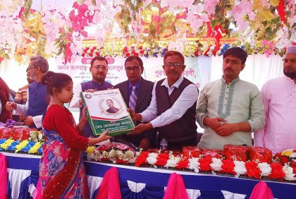 চাঁপাইনবাবগঞ্জে ৫ম শ্রেণির শিক্ষার্থীদের বিদায় 

