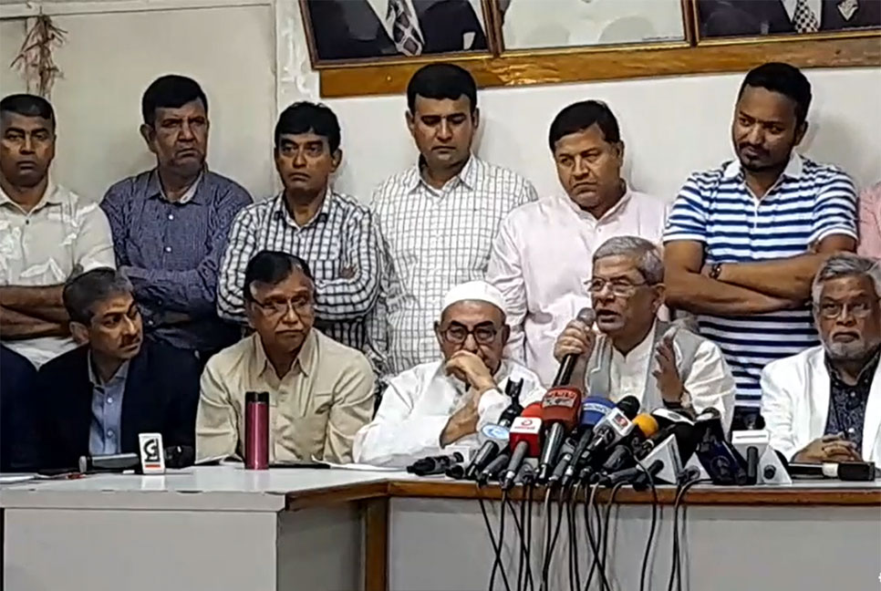 খালেদা জিয়াকে চাপে রাখা হচ্ছে : ফখরুল