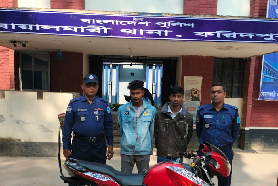 বোয়ালমারীতে চোরাই মোটরসাইকেল উদ্ধার

