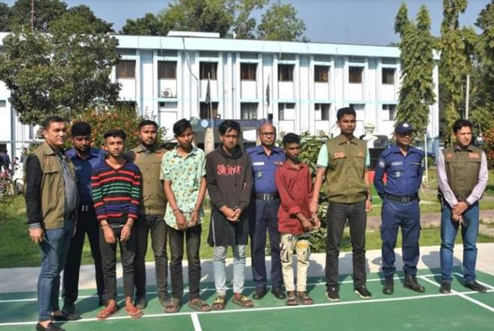 একত্রিত হয়ে পাবেলকে খুন করে কিশোর গ্যাংয়ের সদস্যরা