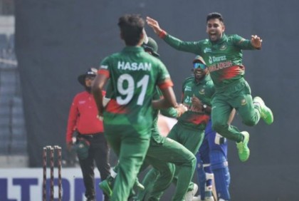 মিরাজের পর সাকিবের জোড়া আঘাত