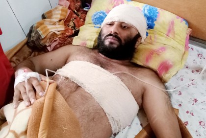 মাদকাসক্ত যুবকের অস্ত্রের আঘাতে মা ও ভাই জখম