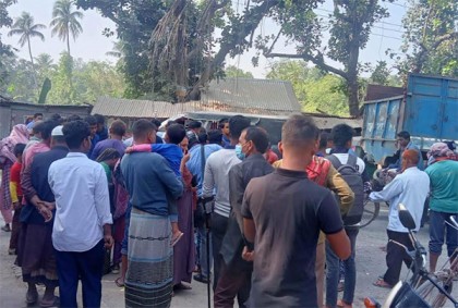 জয়পুরহাটে ট্রাক-অটোভ্যান সংঘর্ষে যুবকের মৃত্যু