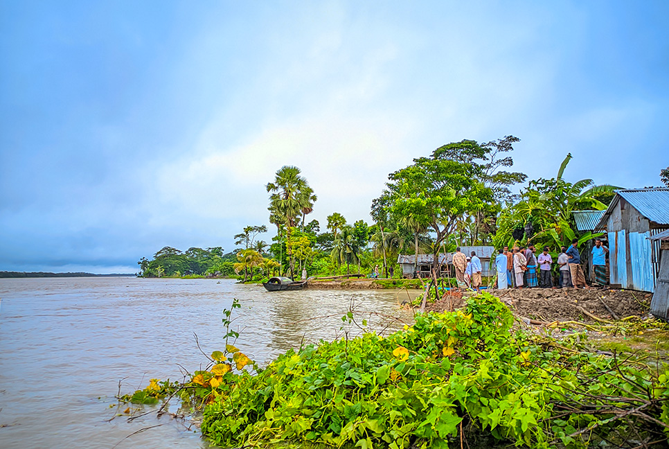 সুগন্ধা ও বিষখালী নদীতে ভাঙনে আতঙ্কে তীরবর্তী মানুষ