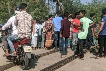 কুমিল্লায় ট্রেনের ধাক্কায় অটোরিকশার তিন যাত্রী নিহত