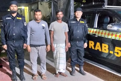 লালপুরে অর্থ হাতিয়ে নেওয়ার অভিযোগে আটক ২