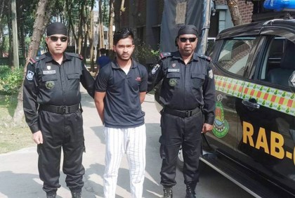 হরিণাকুন্ডুতে মোবাইল ব্যবসায়ী হত্যার প্রধান আসামি গ্রেফতার
