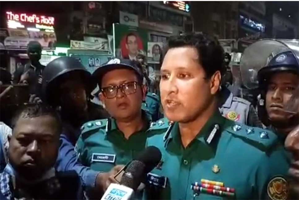 নয়াপল্টন থেকে অসংখ্য বোমা উদ্ধার করা হয়েছে : পুলিশ

