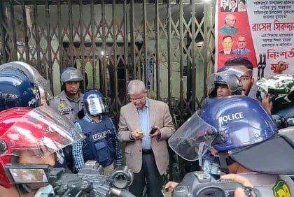 নয়াপল্টনে বিএনপি কার্যালয়ে মির্জা ফখরুল

