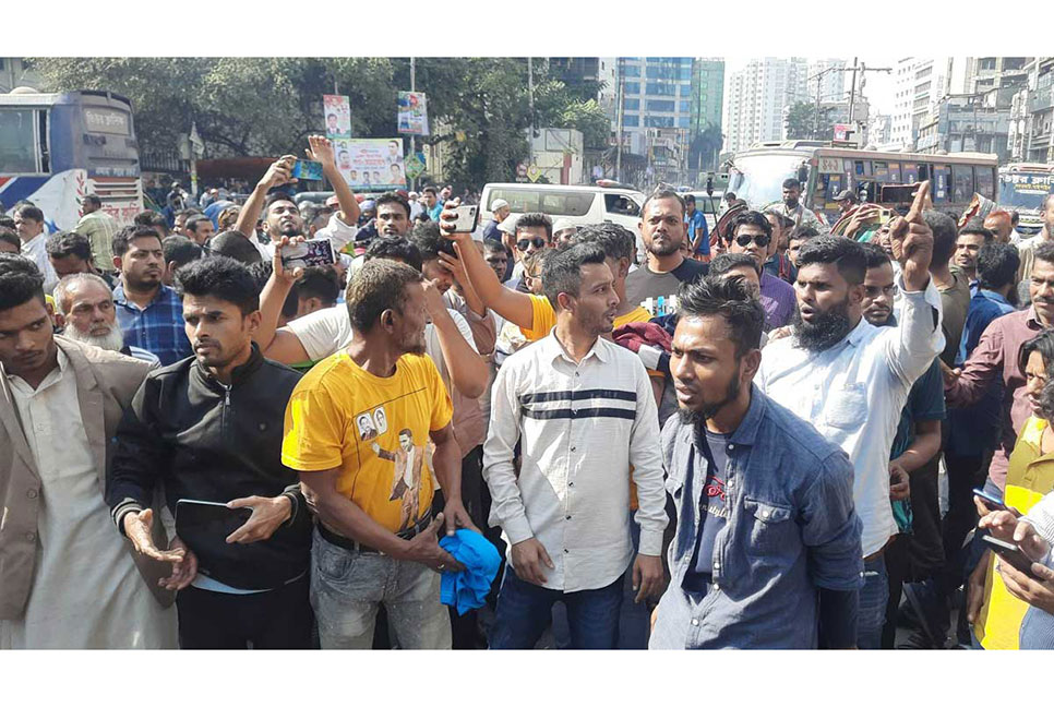 নাইটিংগেল মোড়ে বিএনপি নেতাকর্মীদের বিক্ষোভ