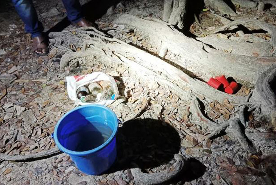 গলাচিপায় অবিস্ফোরিত ৩ ককটেল-পেট্রোল বোমা উদ্ধার